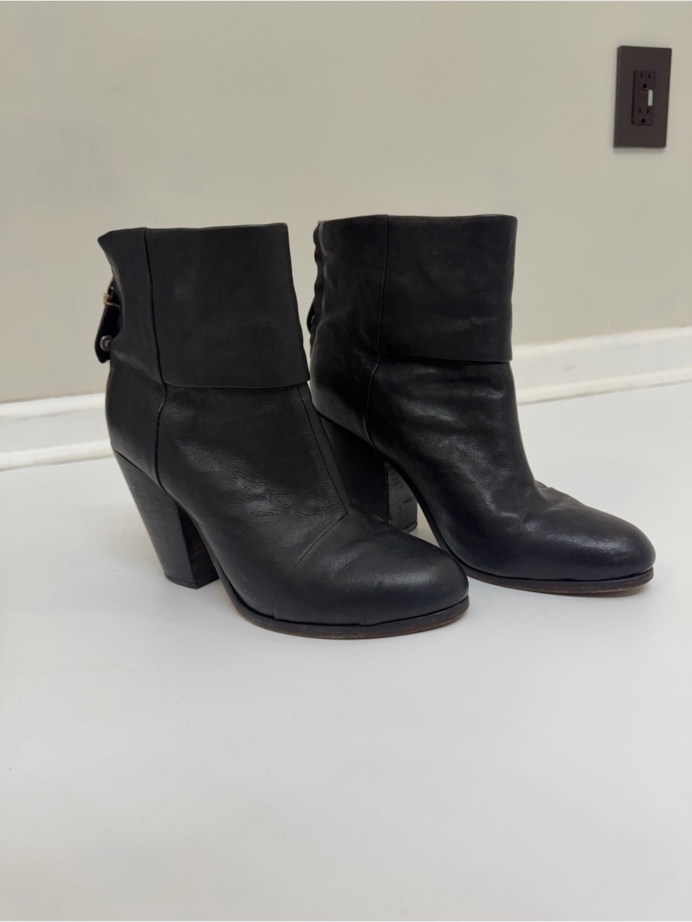 Rag & Bone Newbury Black Leather Ankle Boots  EU 37.5 Block Heel Zip‎ Booties